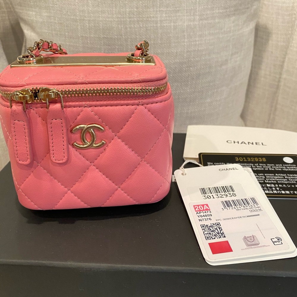 Sold Mini vanity Pink Chanel